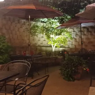 an outdoor dining area