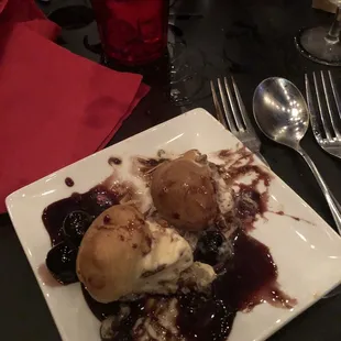 Pecanball with cherries