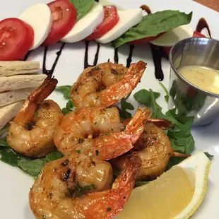 Salad Duo / Caprese with grilled shrimp