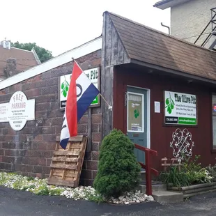 the entrance to the restaurant