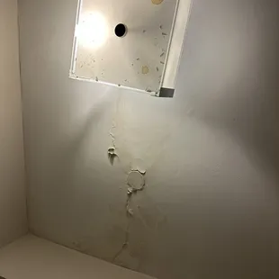 Leaking roof for 4+ months without resolution