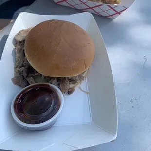 Pulled pork sandwich - surprisingly decent!