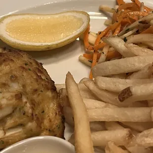 Crabcake and fries
