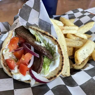 Gyro, Pizza, Pasta &amp; sandwiches. Very Yummy!