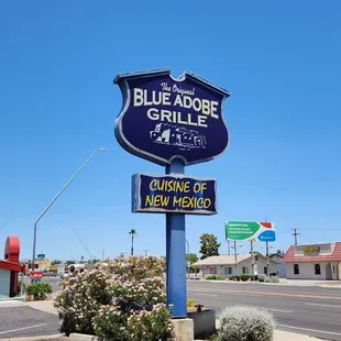 the sign for the restaurant