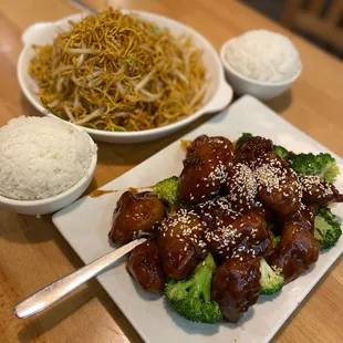 Soy Sauce Noodle Hong Kong Style , Sesame Vegetarian Chicken