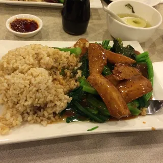 L5. Vegetarian Chicken with Chinese Green Vegetable in Black Pepper Sauce