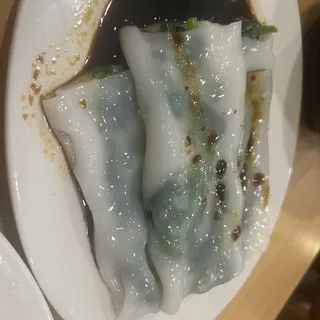 R8. Pea Pod Leaf Rice Roll