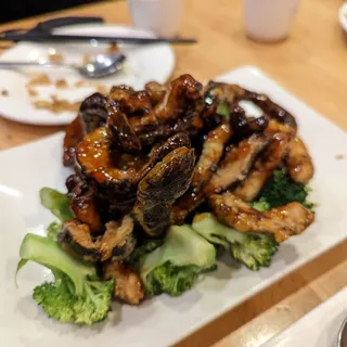Shredded Shiitake Mushrooms with Broccoli