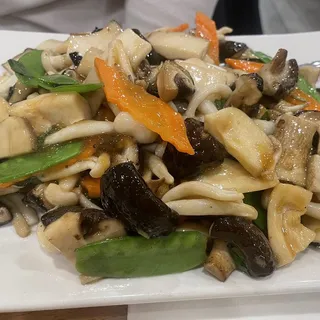 Fresh Triple Mushroom and Spinach Soup