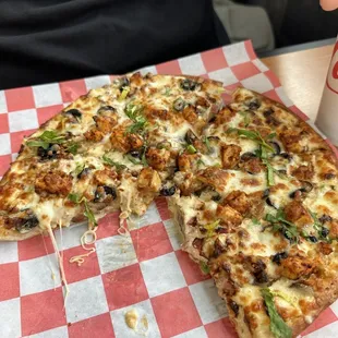 Aachari chicken pizza