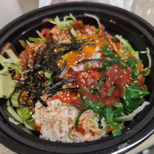 Tuna poke bowl