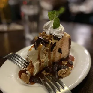 Turtle cheesecake, omg, so scrumptious.