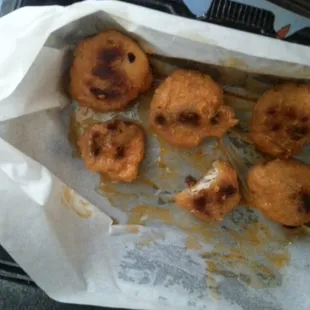 That is supposed to be 8 ounces of wings! Nasty!! That is what it looked like when i opened it!!