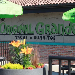 the outside of the restaurant