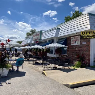 Outdoor dining available