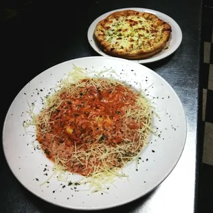 4 cheese ravioli comes with a garlic cheesy bread