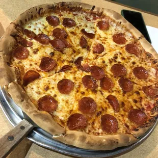 Large pepperoni pizza