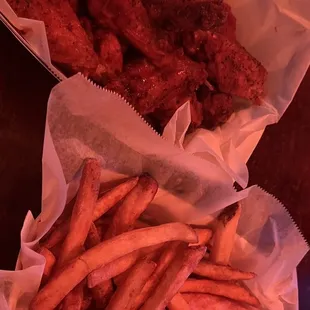 Lemony pepper wet wings + french fries [late night dine-in]