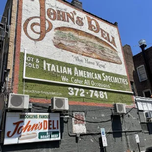 the sign for the restaurant