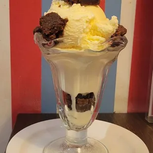 Brownie sundae