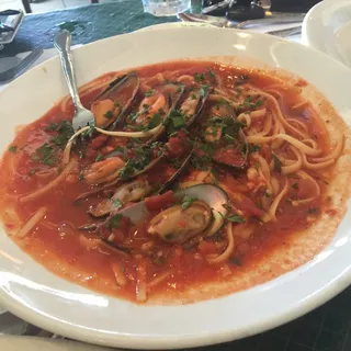Ava's Linguine and Mussels