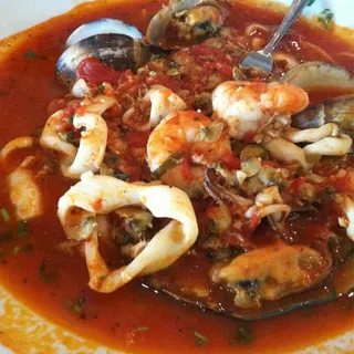 Roberto's Cioppino with Linguine