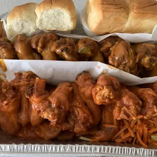 20 hot 20 honey gold comes with rolls and ranch