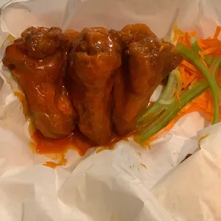 Whole wings in honey hot