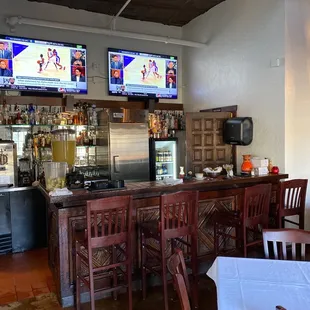 Del Norte Bar. Come see Nate.