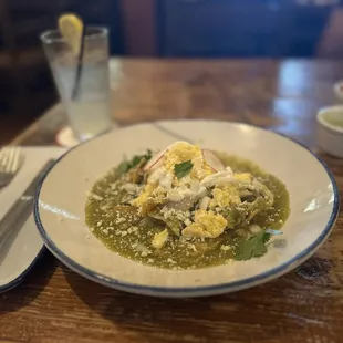 Chilaquiles Verdes con una fresca limonada!