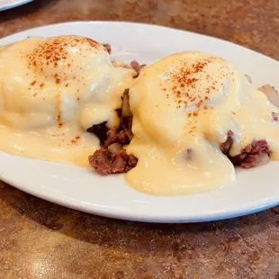 eggs benedict and bacon
