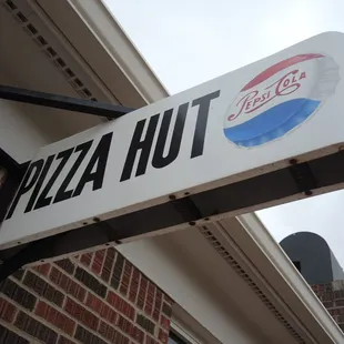 Pizza Hut sign over front door