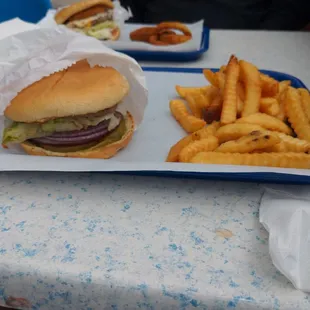 1/4lb burger with crinkle fries