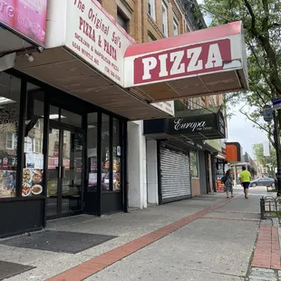 the outside of the restaurant