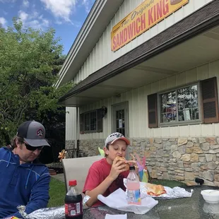 One table to eat outside - thx!
