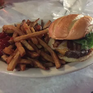 Yummy burger and fries! One of the best burgers around.