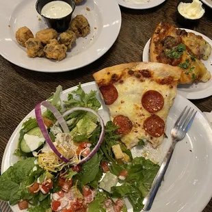 Pizza lunch special w/ Salad &amp; Mushroom Appetizers