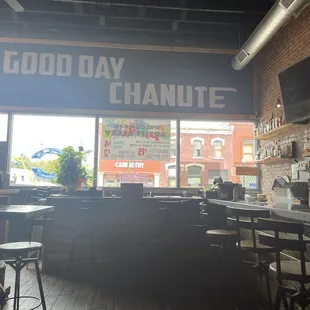 Great relaxed atmosphere. We could hang out here!