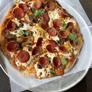 Small Margherita with pepperoni, mushroom and banana peppers