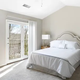 Kensington 3 bedroom 2 full bath / 2 half bath