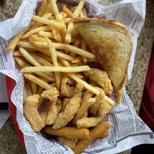 Catfish basket w/ fries