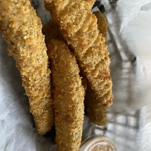 Having an optimum pickle to breading ratio, the spear is the superior of the fried pickles.  I will die on this hill.