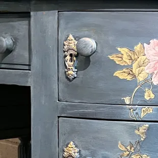 Annie Sloan Chalk Paint®with Iron Orchid Designs mould Lock and Key