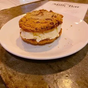 Cookie ice cream sandwiche