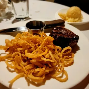 6 oz medium rare filet mignon dinner