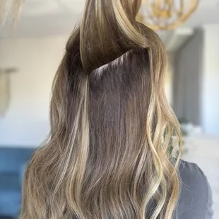 Invisible hand tied extensions