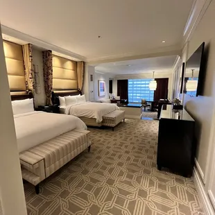 This is what makes me come back here again and again and again. Spacious.