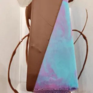 Bubble gum with milk chocolate