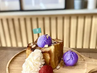 I Am Frozen Dessert Cafe